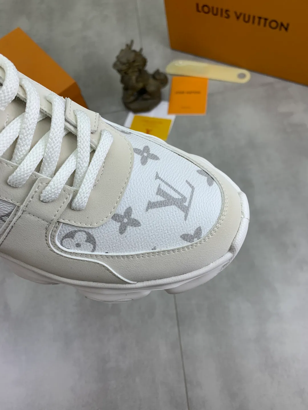Men's men's shoes💰P440💰[New model]🆘[Louis Vuitton] LV official website latest model🎁casual and fashionable men's shoes👟hot style💥simple and elegant style, exclusive for trendy men. Unique official website latest brand elements👑original decoration, fashionable and generous, the fabric is made of original calfskin➕comfortable and breathable mesh lining➕pig skin lining ✅The official website specifies wear-resistant casual outsole, the classic model is taken in real life🎬Color: 5️⃣colors available😍Number of codes: 38-44 (45 46 customized)